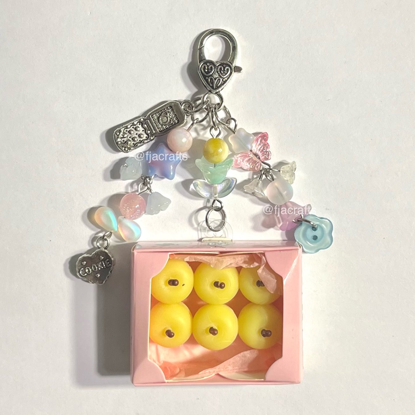 Apples & Peaches Cute Kawaii Beaded Clutter Squishy Crate Keychain Bag Clip | red, gold, pink, pastel, stars FJA Crafts